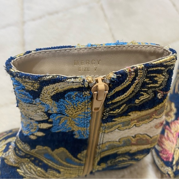 Embroidered floral booties - Picture 4 of 8